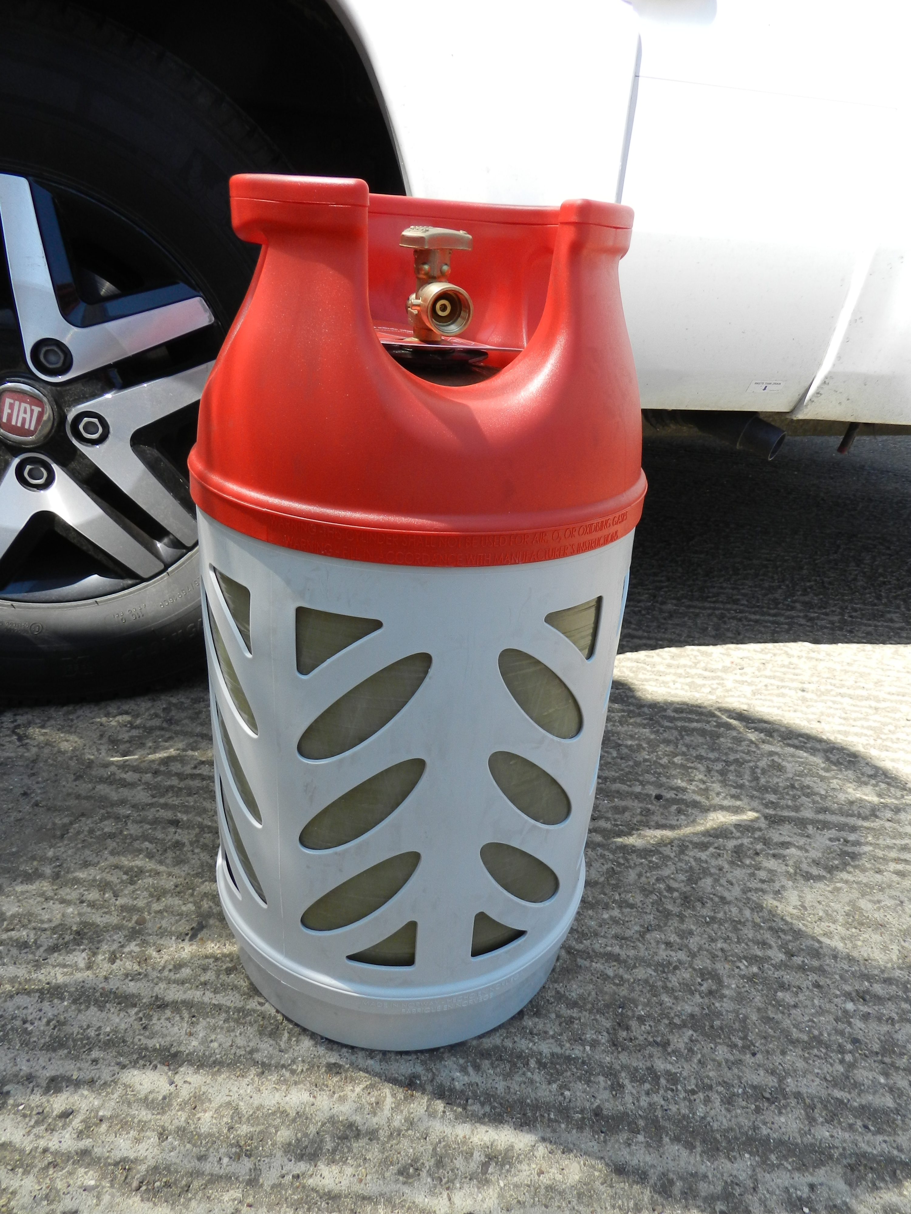 Safefill refillable gas cylinder Motorhome Voyager